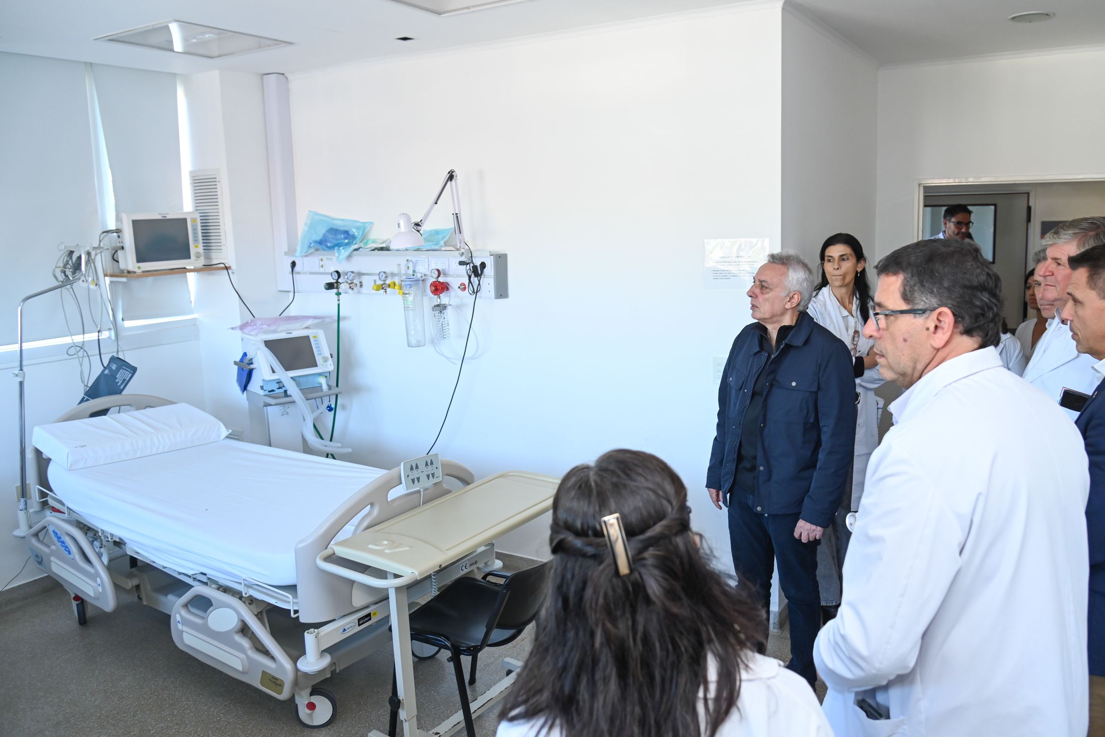 Julio Zamora supervisó la ampliación de las salas de terapia intensiva pediátricas y de adultos en el Hospital Materno Infantil