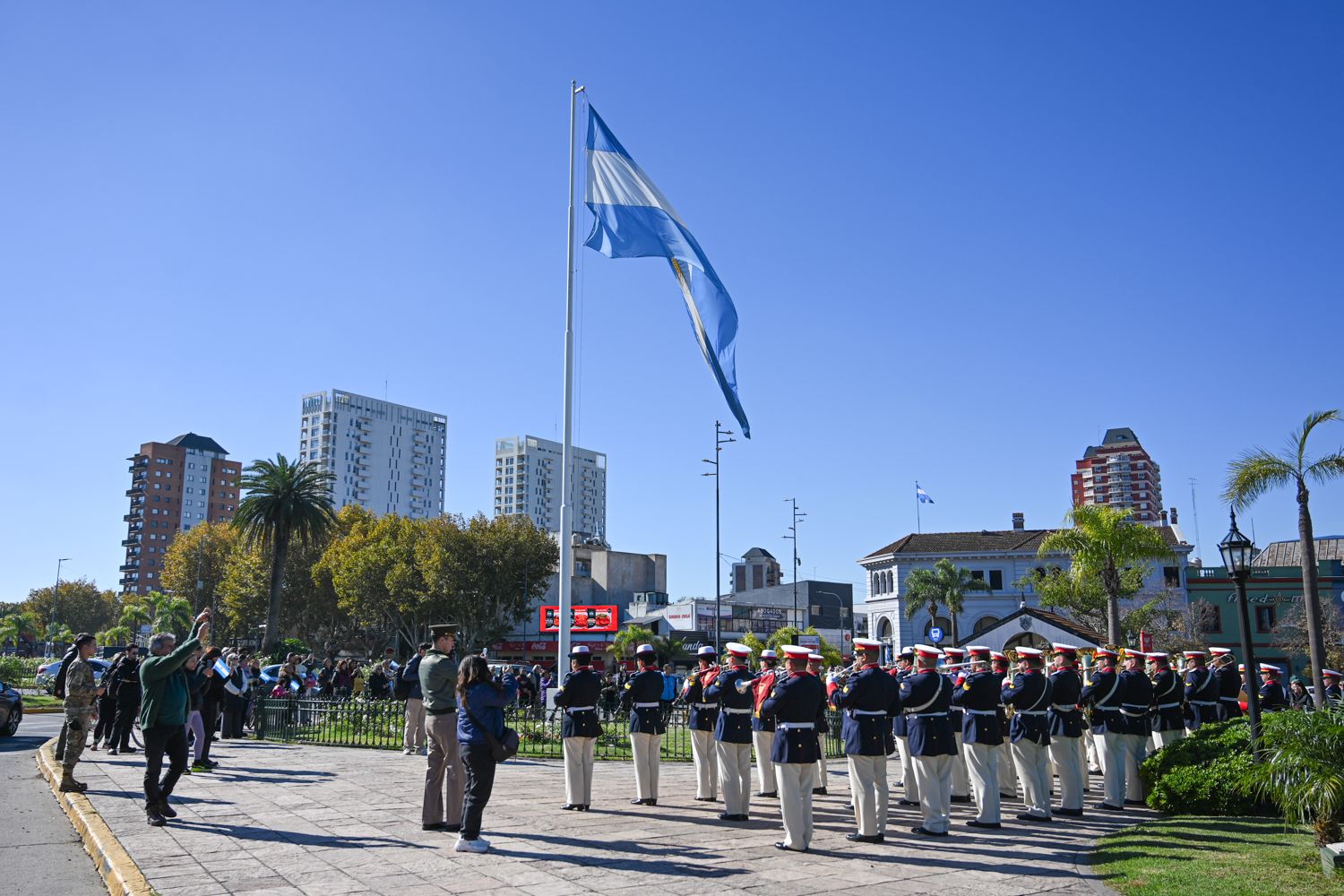 A 213 años de la creación del Himno Nacional, se realizó un emotivo acto para la comunidad en Tigre centro