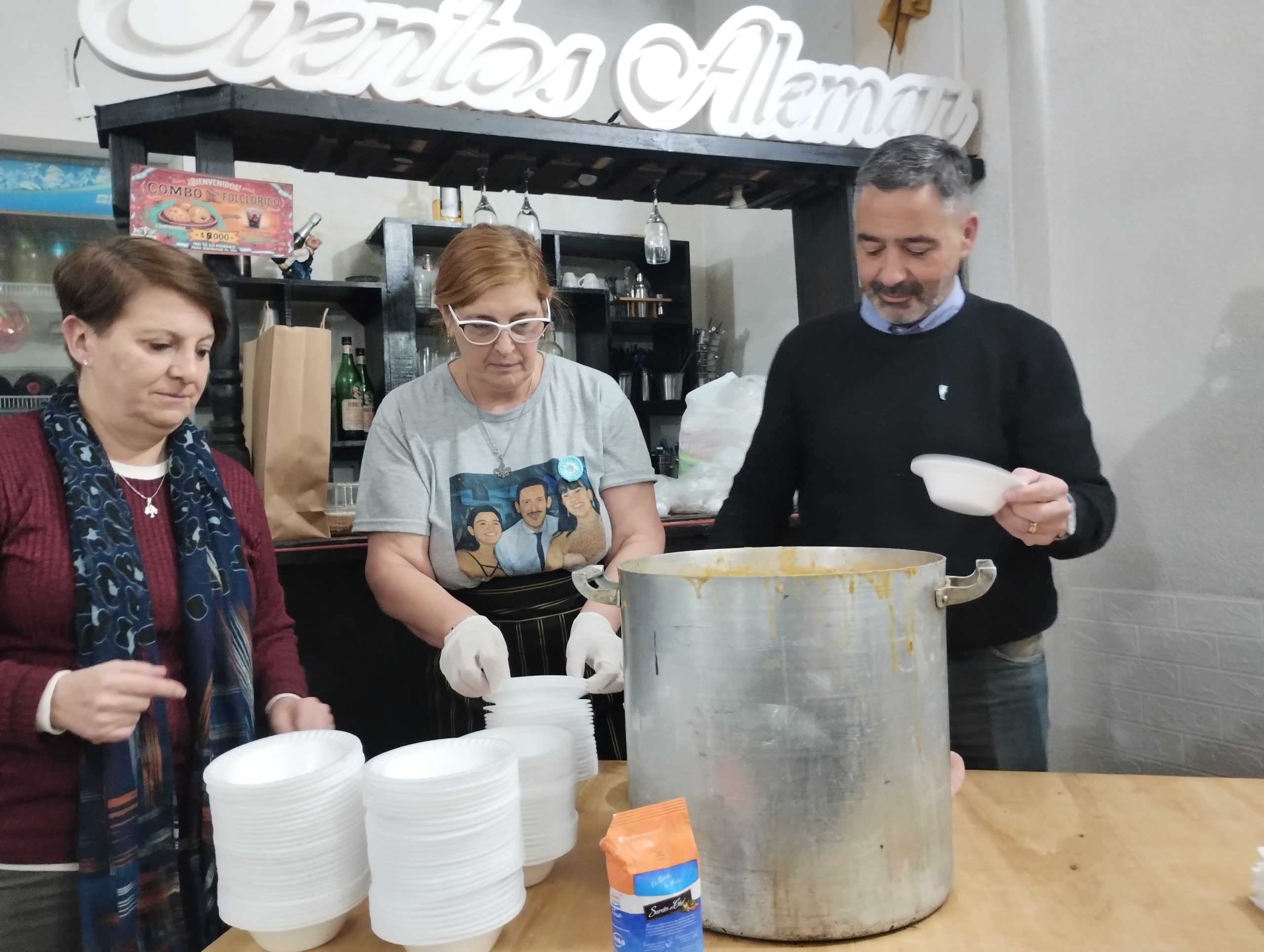 Andrés Petrillo encabezó un Locro Patrio junto a vecinos y dirigentes de San Martín