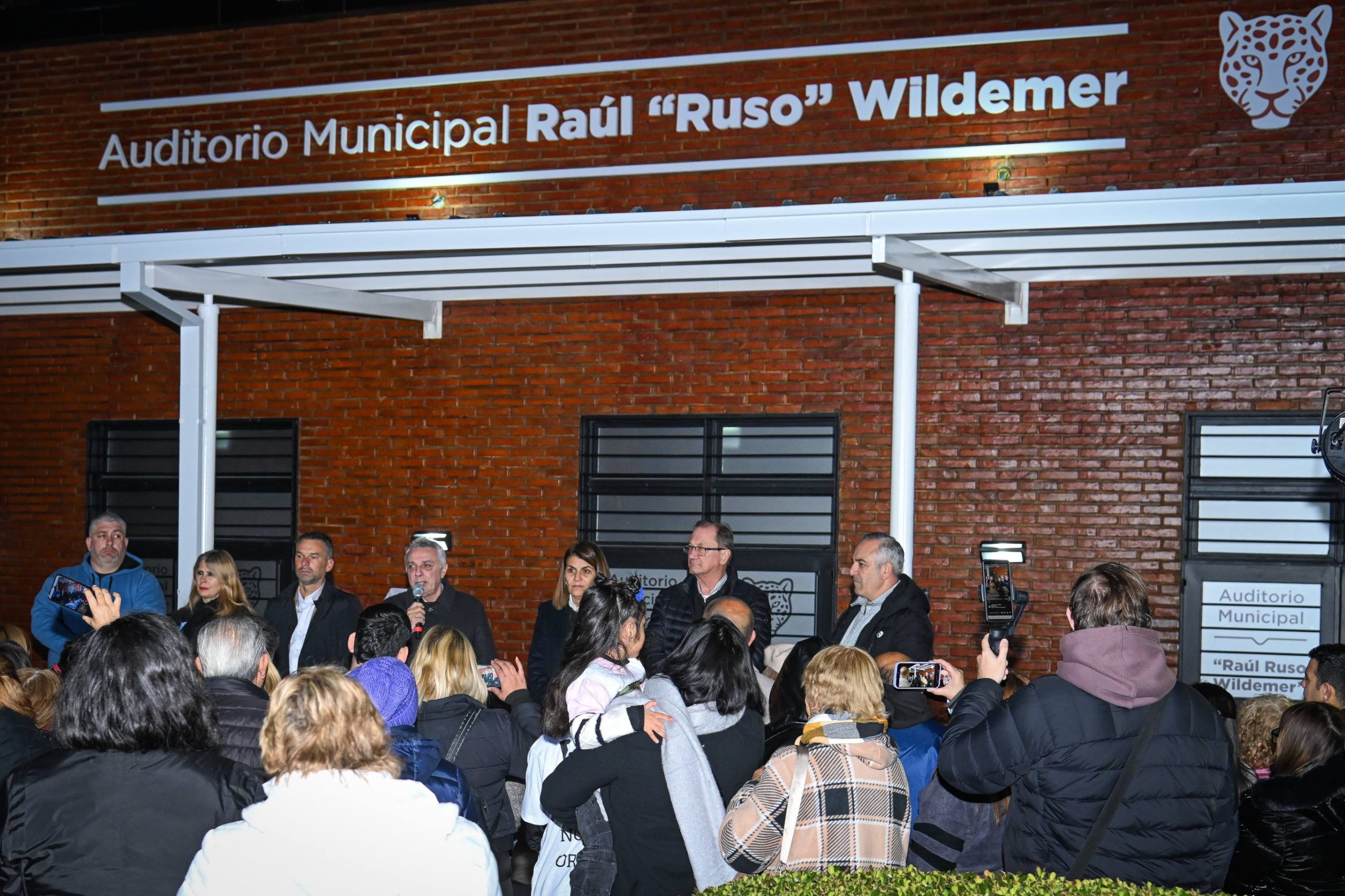 Julio Zamora inauguró el nuevo auditorio de Ricardo Rojas: “Esto forma parte de una política de Estado para llevar la cultura a cada rincón de Tigre”