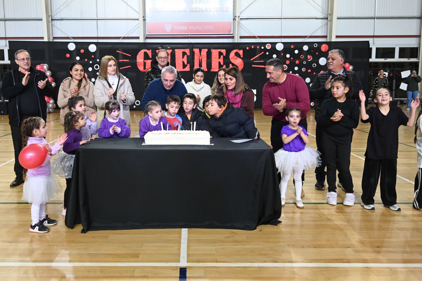 Con mucho color y alegría, la comunidad de Benavídez celebró el trigésimo aniversario del Polideportivo Güemes