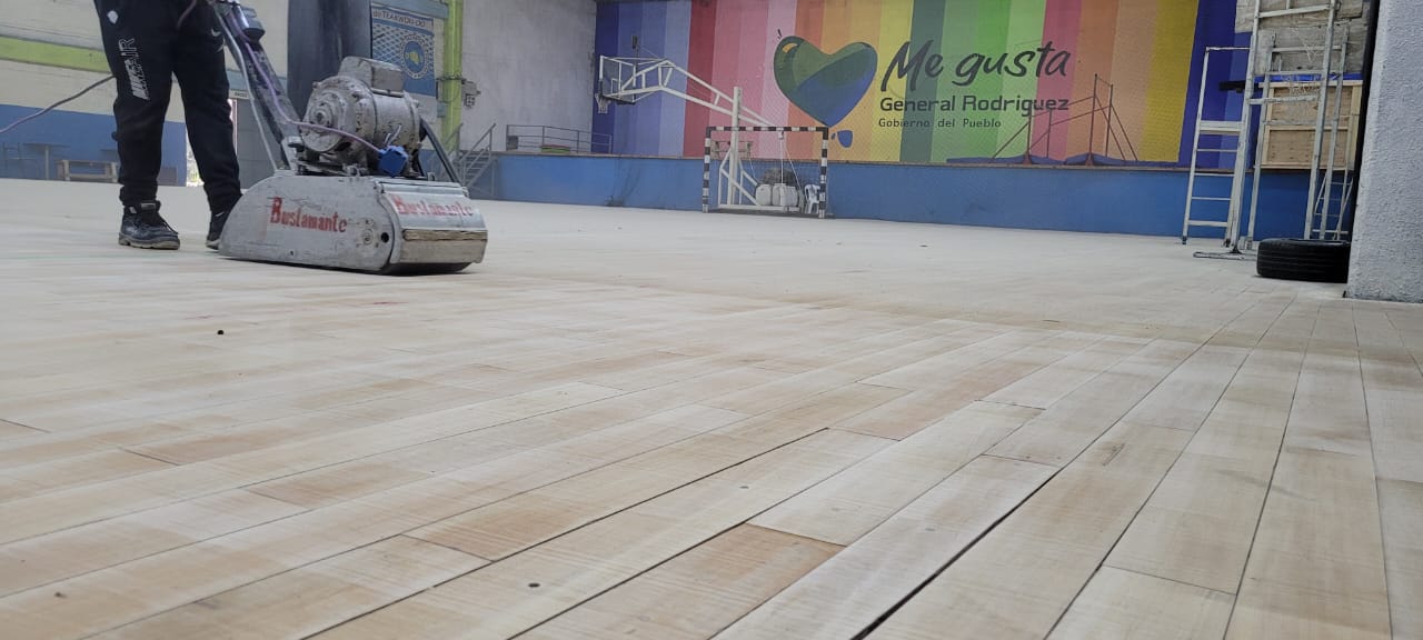 Comenzaron los trabajos en el microestadio del polideportivo municipal