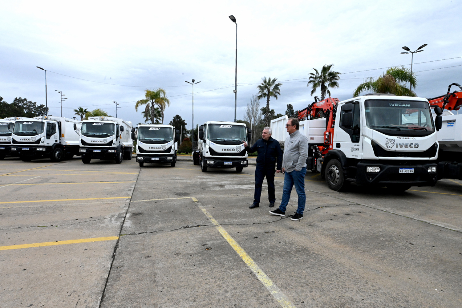 Julio Zamora presentó nuevos móviles y maquinaria para fortalecer los servicios públicos de Tigre