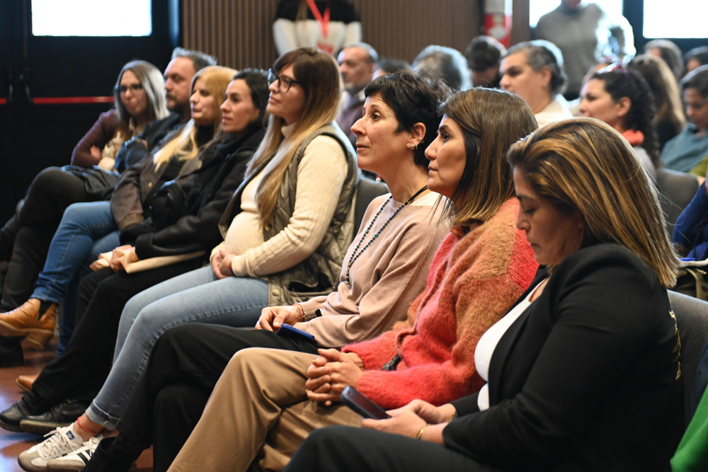 Bajo el lema “Anticipar para cuidar”, el Municipio de Tigre realizó el conversatorio para construir acuerdos de crianza digital