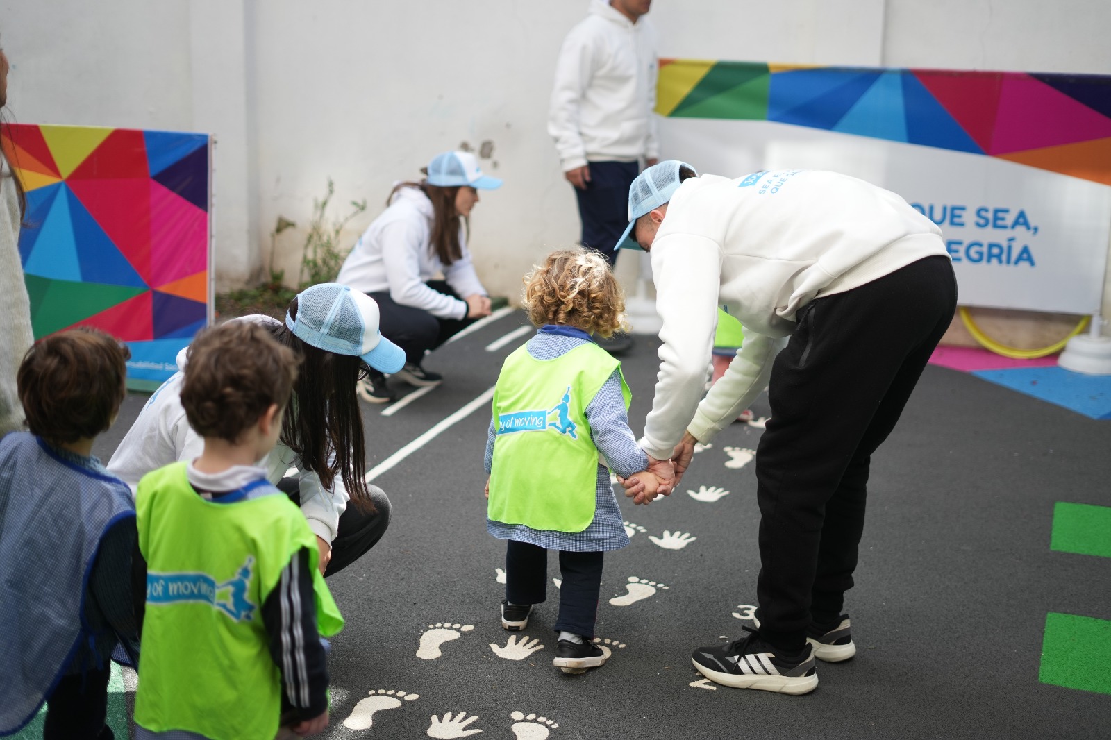Vicente López: Se inauguró en el jardín n°8 de vicente lópez el primer patio adaptado joy of moving