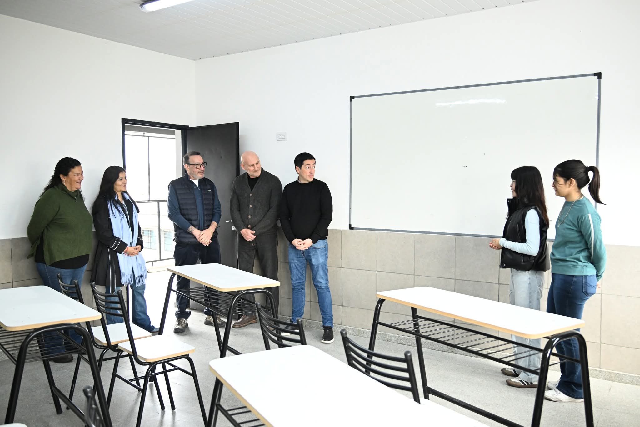 Nardini y Vivona recorrieron los avances de obra en la Escuela Secundaria No 26 de Grand Bourg