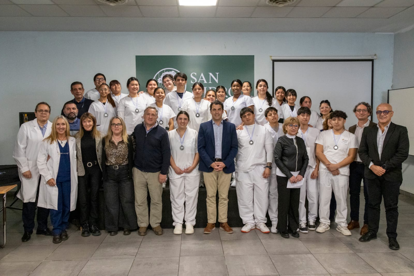 San Isidro celebró el egreso de 31 alumnos de la Escuela Municipal de Enfermería Universitaria