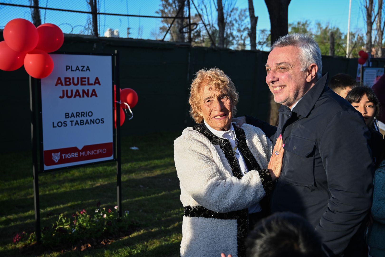 Junto a centenares de familias del barrio Los Tábanos, Julio Zamora inauguró el Paseo de la Ribera en Tigre norte